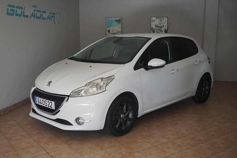 Branco Usado 2014 Peugeot 208 Citadino | € 7.500 (Preço justo) - Imagem 1/4