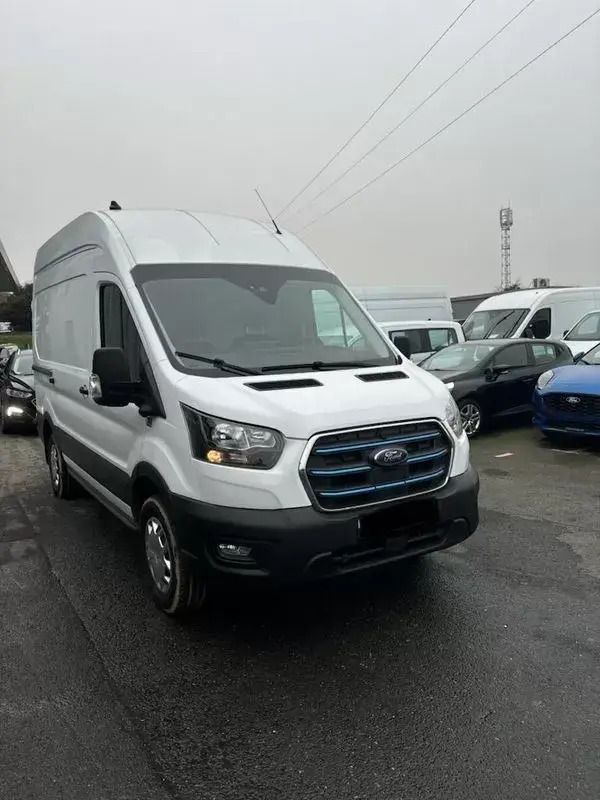 Branco Usado 2023 Ford E-Transit Van | € 34.900 - Imagem 1/4