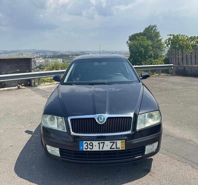 Preto Usado 2005 Skoda Octavia Citadino | € 3.999 - Imagem 1/4