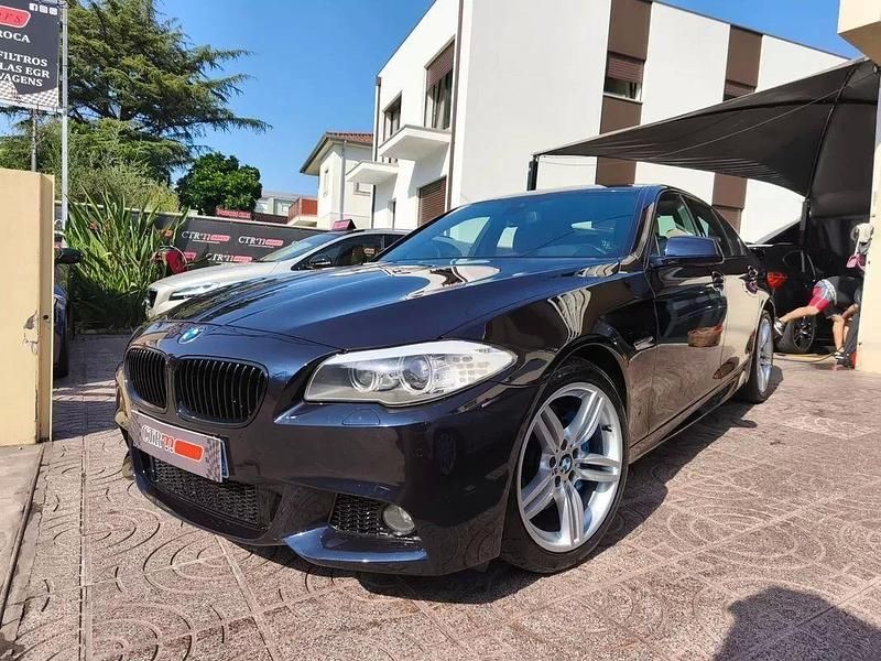 Azul Usado 2014 BMW 525 Sedan | € 22.900 (Caro) - Imagem 1/4
