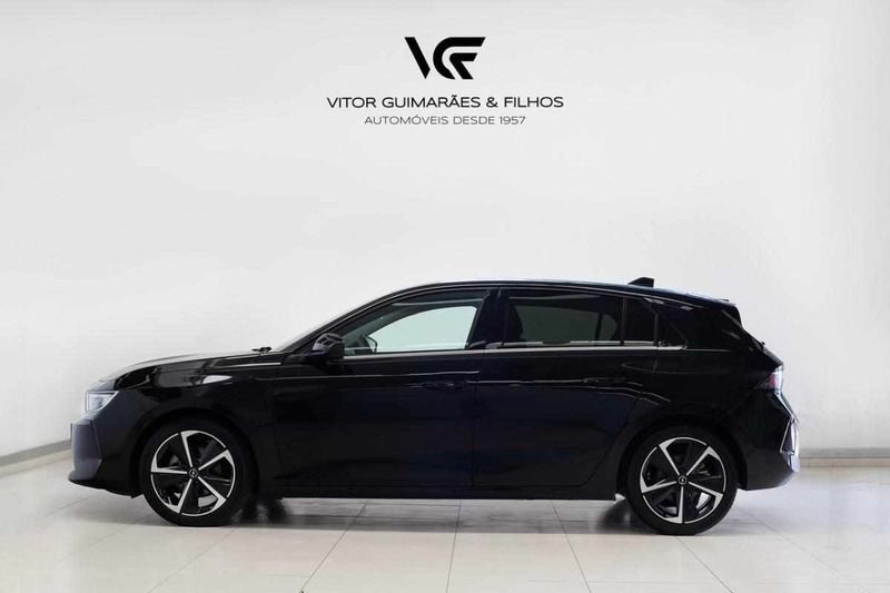 Usado Opel Astra Elegance 130 HP (95 kW) 2022 Preto