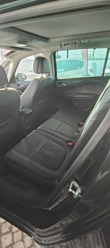 Usado Opel Zafira 136 HP (100 kW) 2016 Preto Monovolume