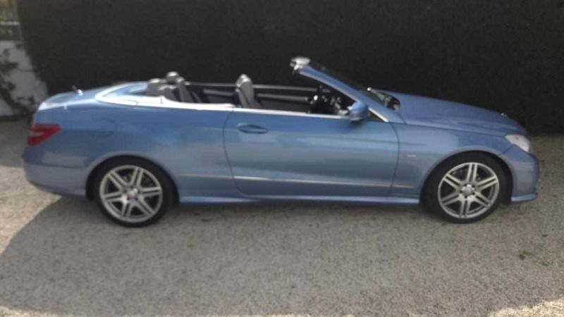 Azul Usado 2010 Mercedes E250 Cabrios | € 17.000 (Preço justo) - Imagem 1/4