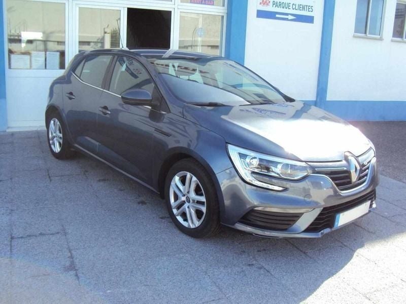 Cinzento Usado 2019 Renault Mégane IV Zen Citadino | € 15.750 (Preço justo) - Imagem 1/4