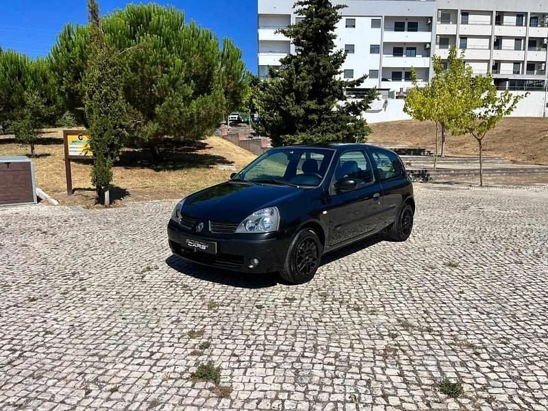 Preto Usado 2005 Renault Clio II Citadino | € 2.990 (Preço justo) - Imagem 1/4