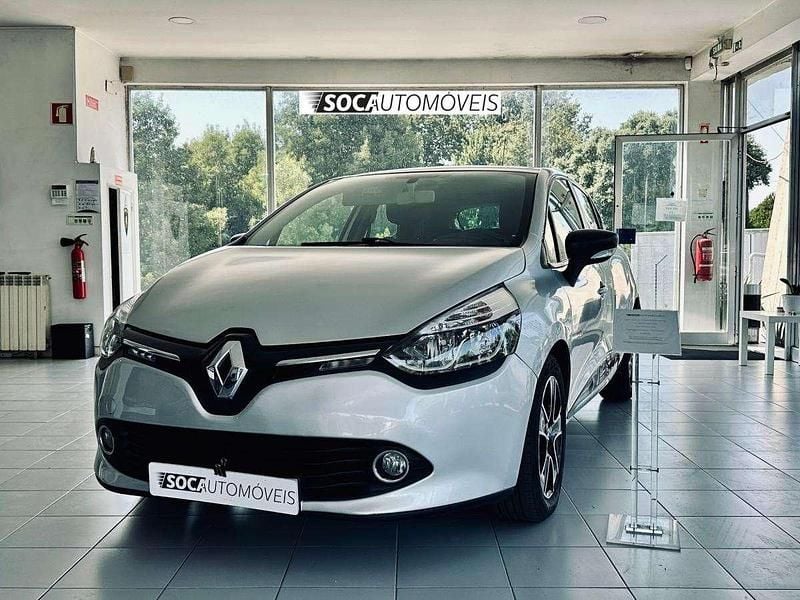 Cinzento Usado 2012 Renault Clio IV | € 8.890 (Bom preço) - Imagem 1/4