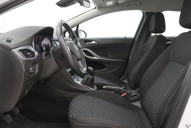 Usado Opel Astra 122 HP (89 kW) 2022 Branco