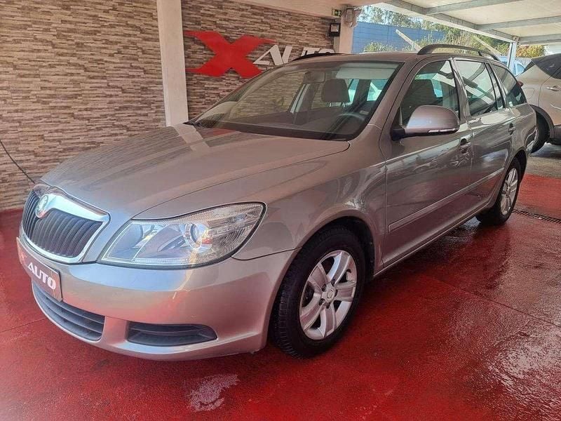 Cinza Usado 2010 Skoda Octavia GreenLine Carrinha | € 4.500 (Super Preço) - Imagem 1/4