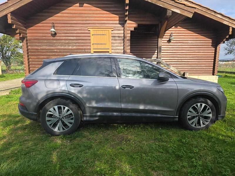 Usado Audi Q4 e-tron Premium 194 kW (265 HP) 2023 Cinzento SUV
