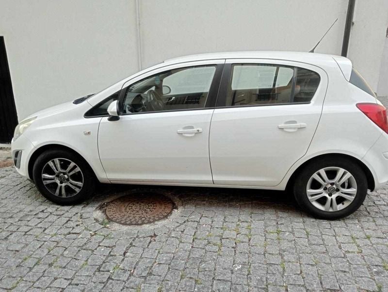 Branco Usado 2012 Opel Corsa Citadino | € 4.990 (Preço justo) - Imagem 1/4