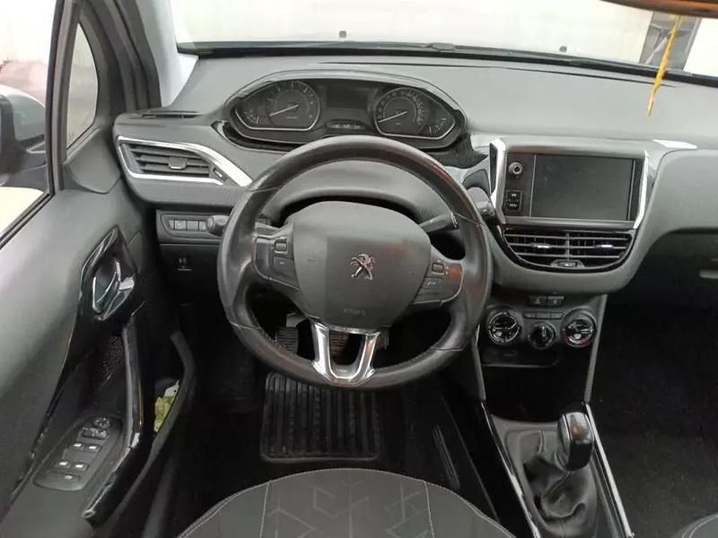 Usado Peugeot 2008 Active 102 HP (75 kW) 2019 Cinzento SUV