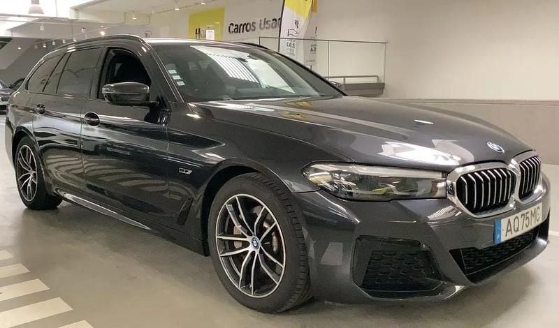 Cinza Usado 2022 BMW 520 Carrinha | € 38.490 - Imagem 1/4