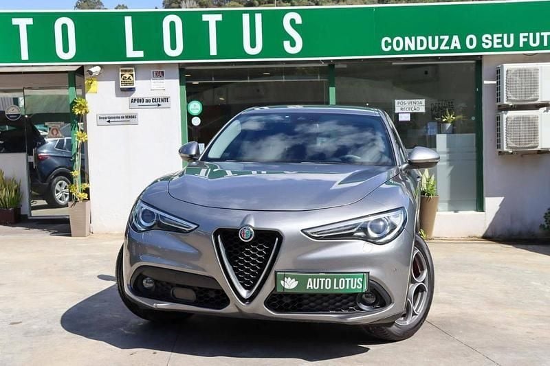 Cinza Usado 2018 Alfa Romeo Stelvio Super SUV | € 24.970 (Preço justo) - Imagem 1/4