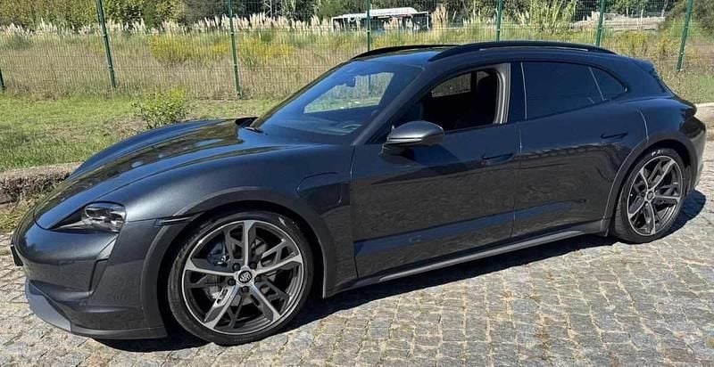 Cinzento Usado 2021 Porsche Taycan Sedan | € 62.500 - Imagem 1/4