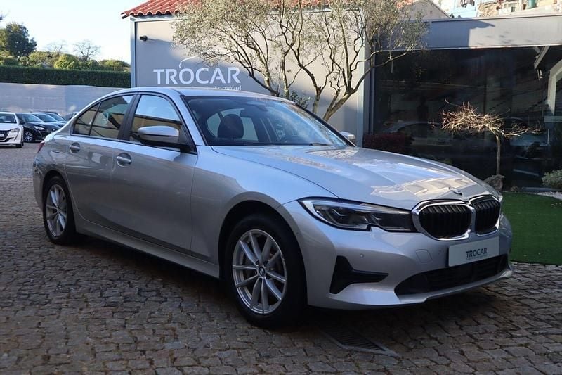 Cinza Usado 2020 BMW 330e Sport Line Sedan | € 27.450 (Preço justo) - Imagem 1/4
