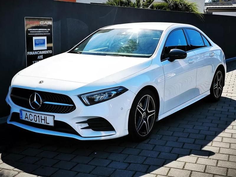 Branco Usado 2020 Mercedes A180 AMG line Sedan | € 25.950 (Caro) - Imagem 1/4