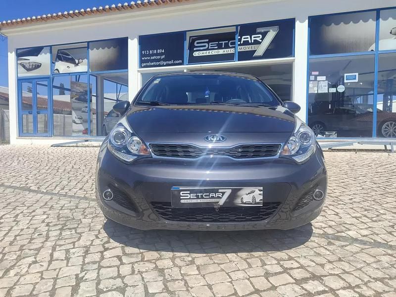 Preto Usado 2014 Kia Rio Citadino | € 8.900 (Preço justo) - Imagem 1/4