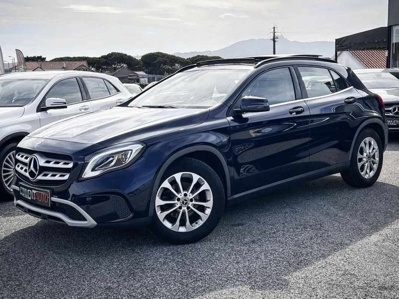 Azul escuro Usado 2017 Mercedes GLA180 Urban SUV | € 24.900 (Preço justo) - Imagem 1/4