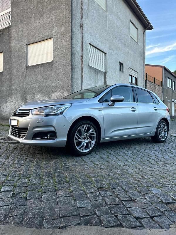 Usado Citroën C4 150 HP (110 kW) 2014 Cinzento Citadino