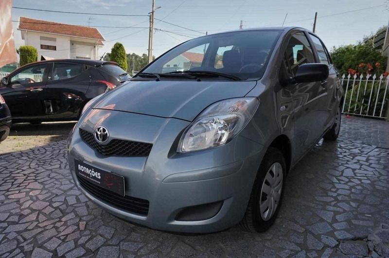Cinzento Usado 2009 Toyota Yaris | € 6.990 (Preço justo) - Imagem 1/4