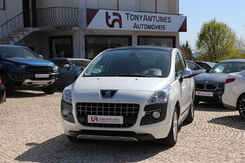 Branco Usado 2010 Peugeot 3008 Premium SUV | € 11.900 - Imagem 1/4