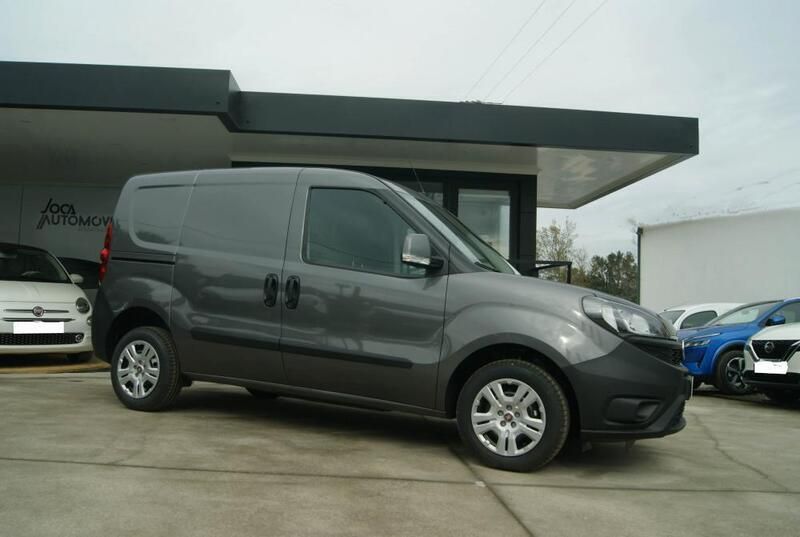 Usado 2023 Fiat Doblò Easy Monovolume | € 24.950 - Imagem 1/4