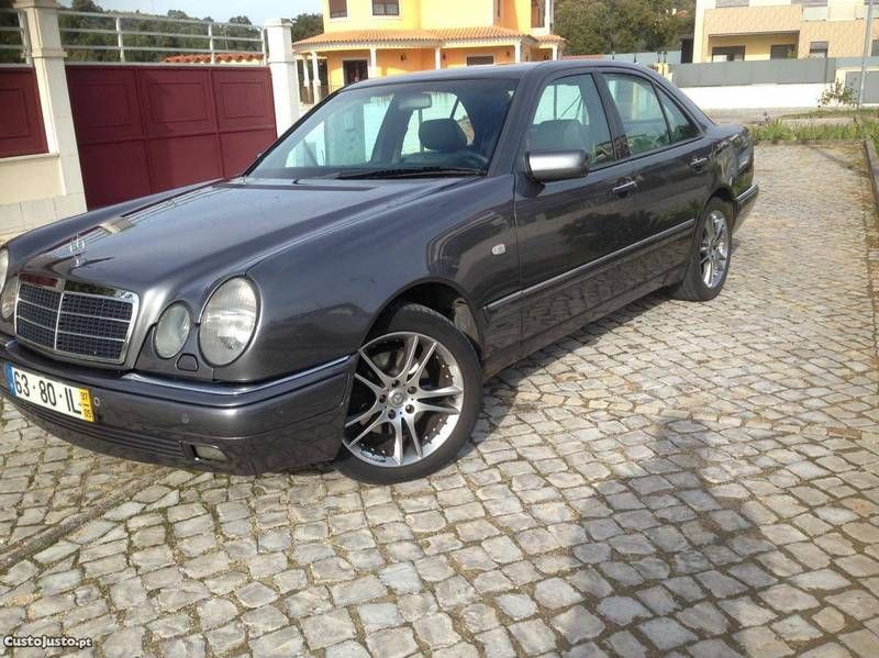 Sold Mercedes E300 w210 TD (177 cv. Carros usados para venda