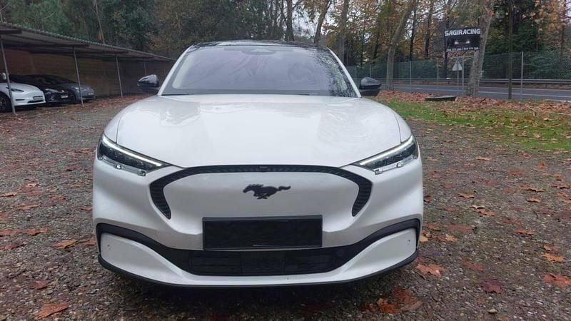Branco Usado 2024 Ford Mustang Mach-E SUV | € 38.900 (Preço justo) - Imagem 1/4