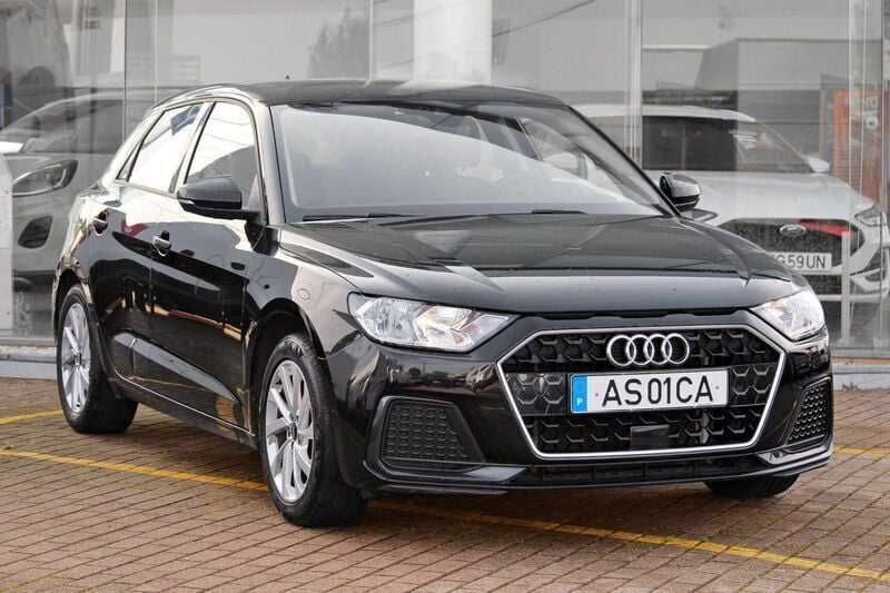 Preto Usado 2022 Audi A1 Advanced Citadino | € 19.990 (Preço justo) - Imagem 1/4