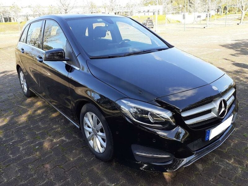Usado 2017 Mercedes B180 Monovolume | € 17.500 (Caro) - Imagem 1/4