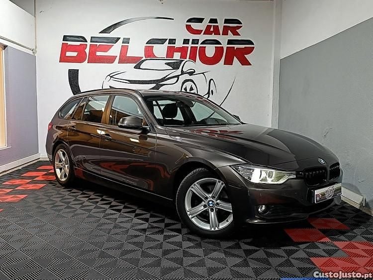 Castanho Usado 2015 BMW 318 Luxury Line Carrinha | € 16.990 (Bom preço) - Imagem 1/1