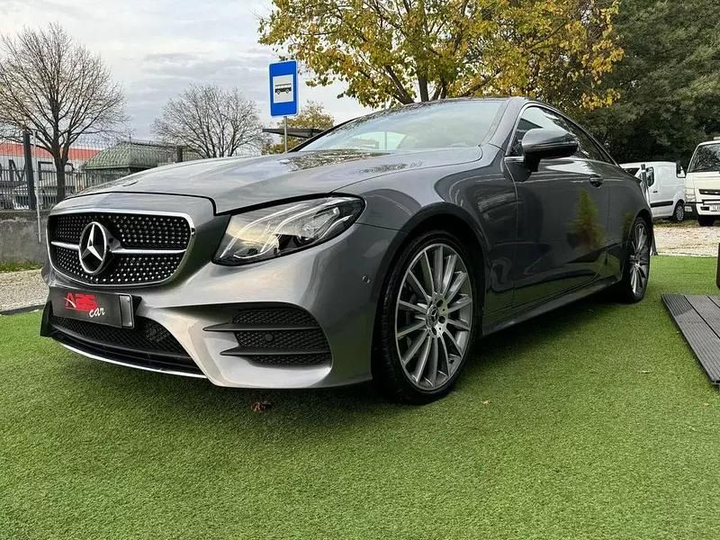 Usado Mercedes E220 AMG line 194 HP (142 kW) 2017 Cinza antracite Coupé