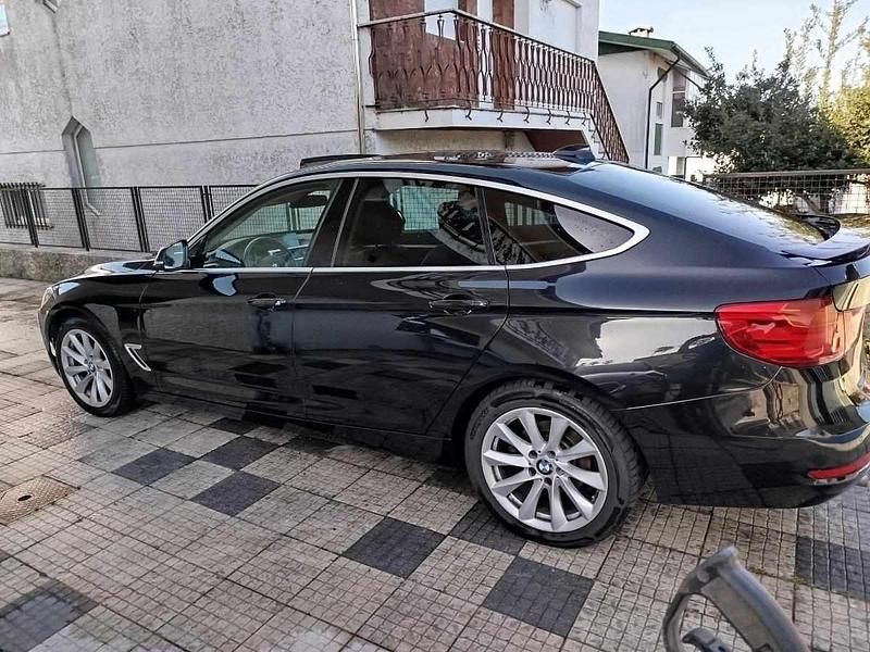 Preto Usado 2014 BMW 318 Citadino | € 14.250 (Preço justo) - Imagem 1/4