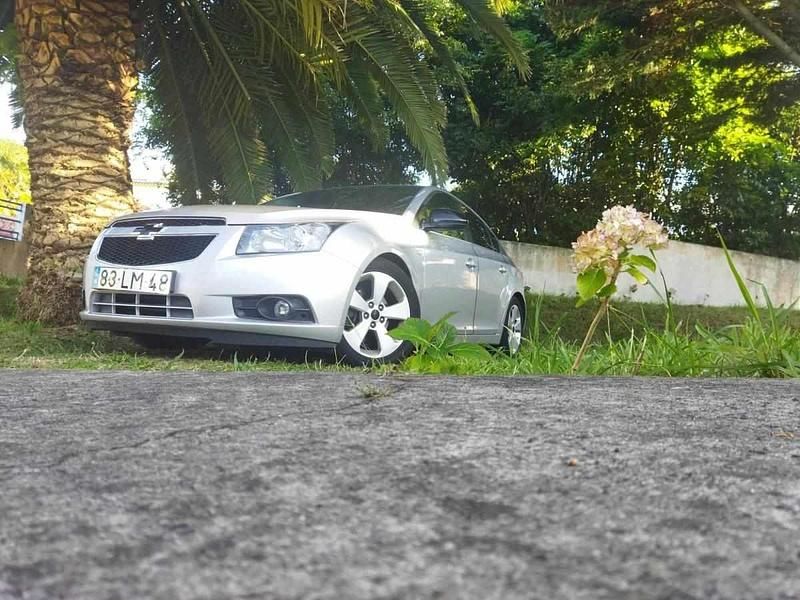 Cinzento Usado 2011 Chevrolet Cruze Sedan | € 9.000 (Caro) - Imagem 1/4