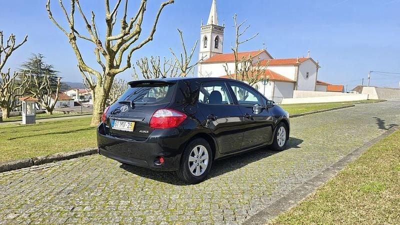 Usado Toyota Auris 90 HP (66 kW) 2012 Sedan