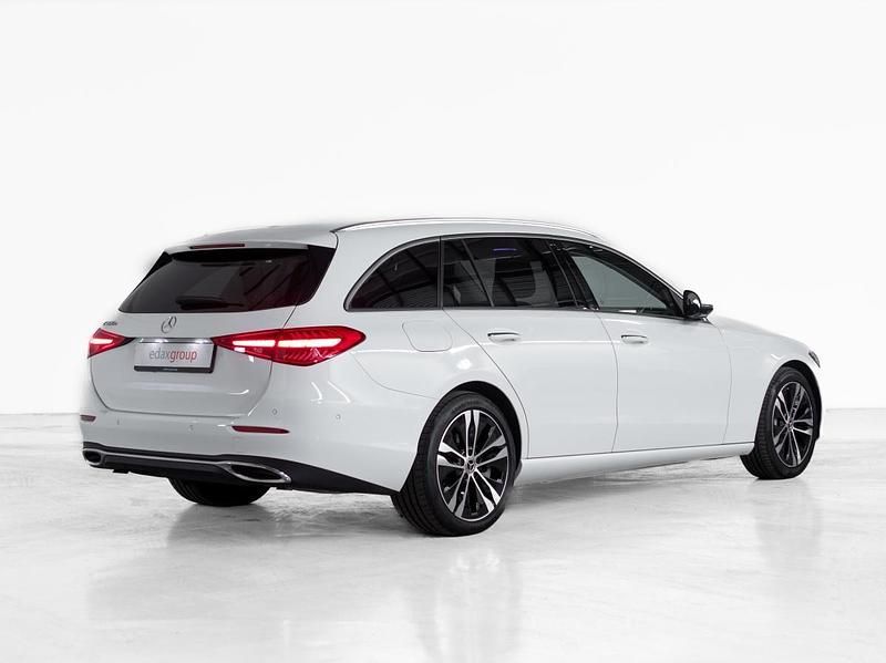 Usado Mercedes C300 Avantgarde 313 HP (230 kW) 2023 Branco Carrinha