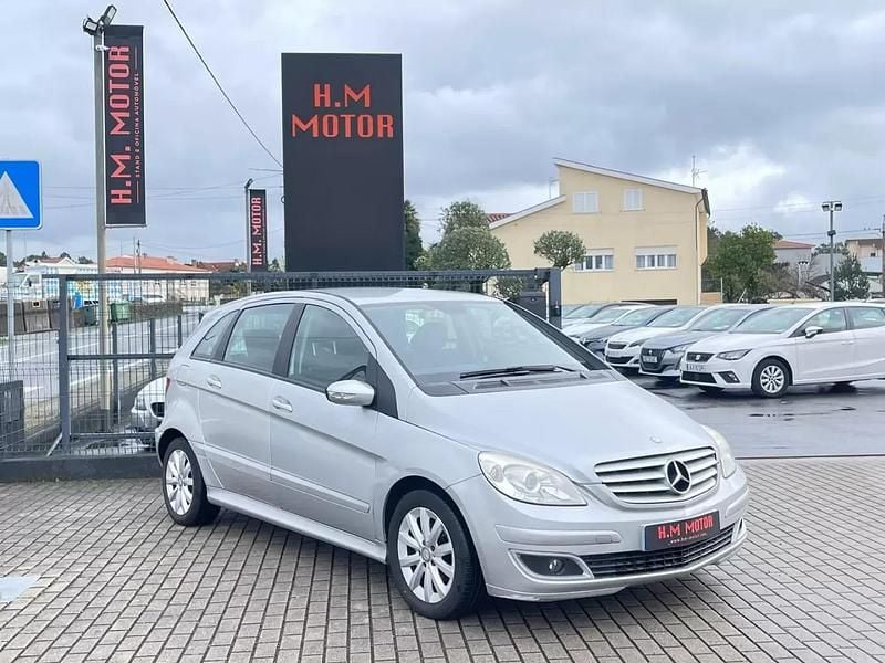 Cinza Usado 2007 Mercedes B150 Monovolume | € 8.000 - Imagem 1/4