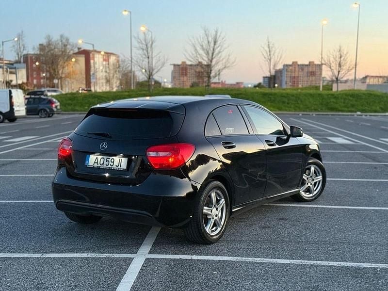 Usado Mercedes A180 122 HP (89 kW) 2015