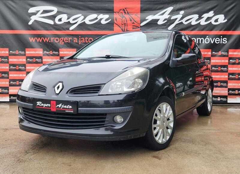 Preto (metalizado) Usado 2006 Renault Clio II Dynamique Citadino | € 5.900 (Caro) - Imagem 1/4