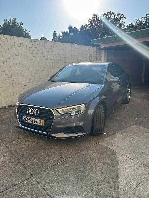 Cinzento Usado 2016 Audi A3 Sedan | € 16.900 (Preço justo) - Imagem 1/4