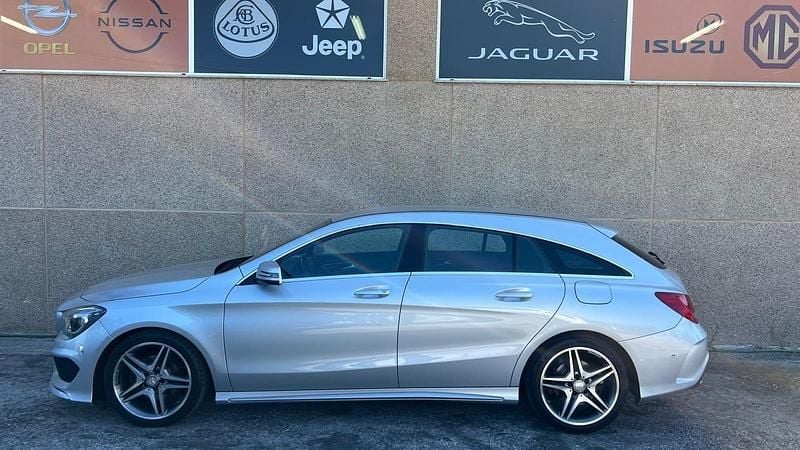 Cinza Usado 2016 Mercedes CLA180 AMG line Sedan | € 17.950 - Imagem 1/4