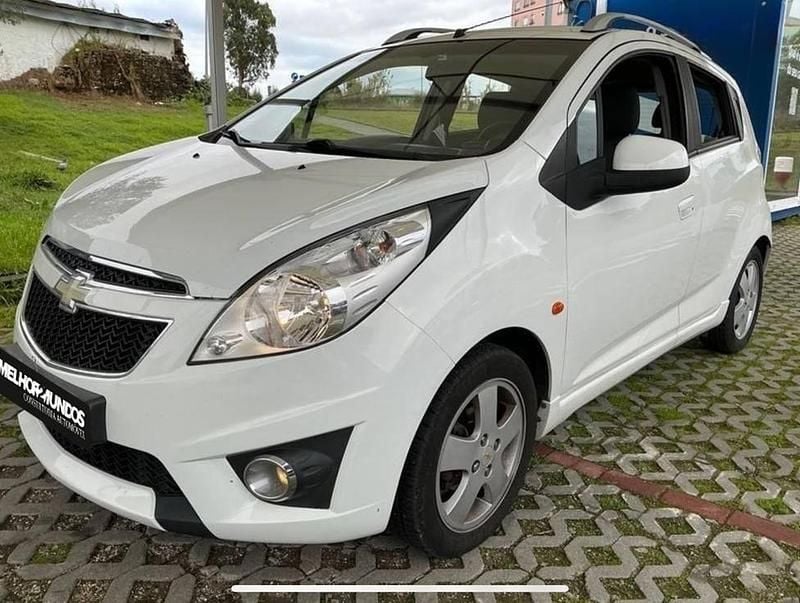 Branco Usado 2010 Chevrolet Spark LT Citadino | € 7.990 (Preço justo) - Imagem 1/4