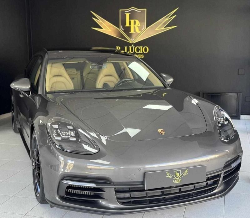 Cinzento Usado 2018 Porsche Panamera 4 Sedan | € 72.500 (Caro) - Imagem 1/4