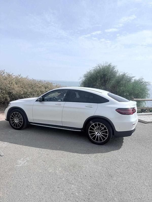 Branco Usado 2018 Mercedes E250 Citadino | € 45.500 - Imagem 1/4