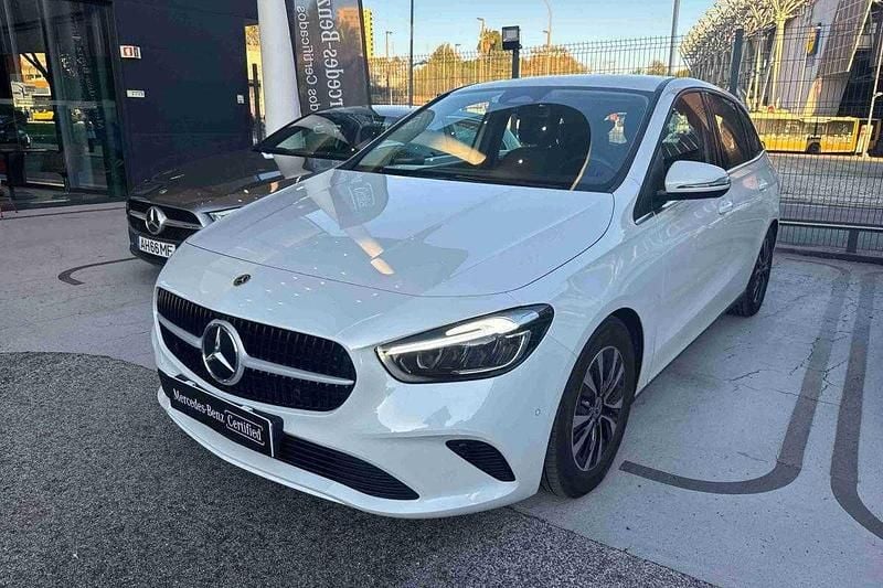 Branco Usado 2024 Mercedes 180 Sedan | € 36.900 (Preço justo) - Imagem 1/4