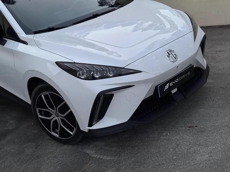 Usado MG MG4 EV Luxury 150 kW (204 HP) 2023 Branco Citadino