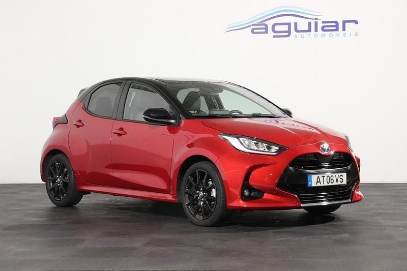 Usado Toyota Yaris Hybrid 116 HP (85 kW) 2022 Vermelho