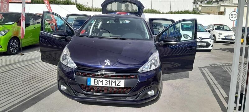 Preto Usado 2018 Peugeot 208 GT-line Citadino | € 15.900 - Imagem 1/4