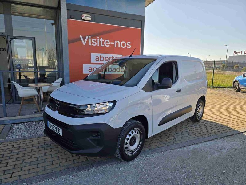 Branco Usado 2024 Opel Combo Monovolume | € 20.200 (Caro) - Imagem 1/4
