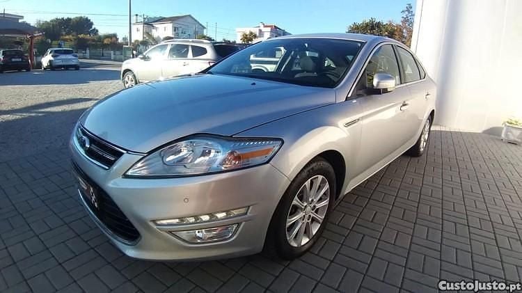 Cinza Usado 2012 Ford Mondeo Titanium Sedan | € 6.850 (Preço justo) - Imagem 1/1